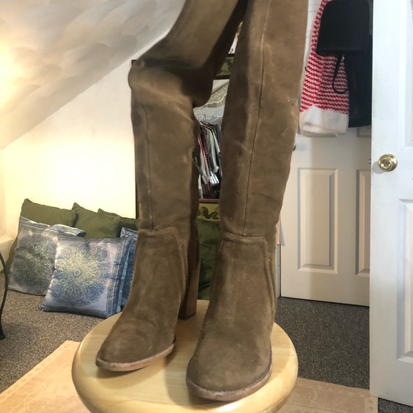 Vince Camuto boots. - Picture 2 of 5